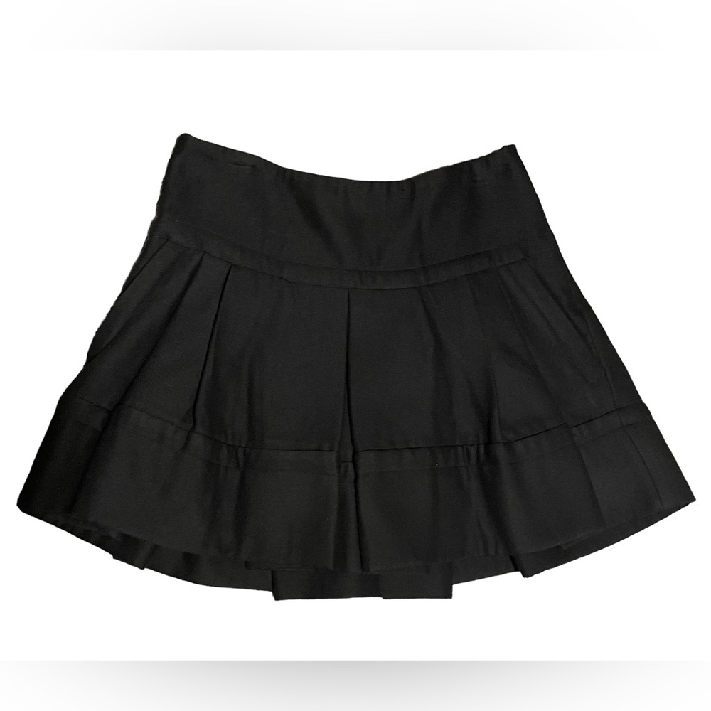 Zara pleated mini skirt in black! Beautiful and in great condition.